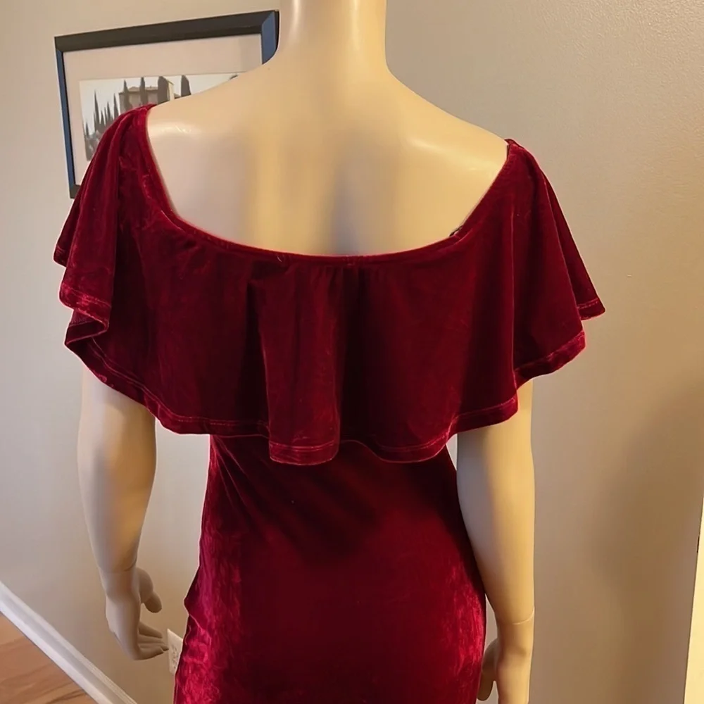HOLIDAY Symphony Red Off Shoulder Velvet Sexy Dress D/4/A1262